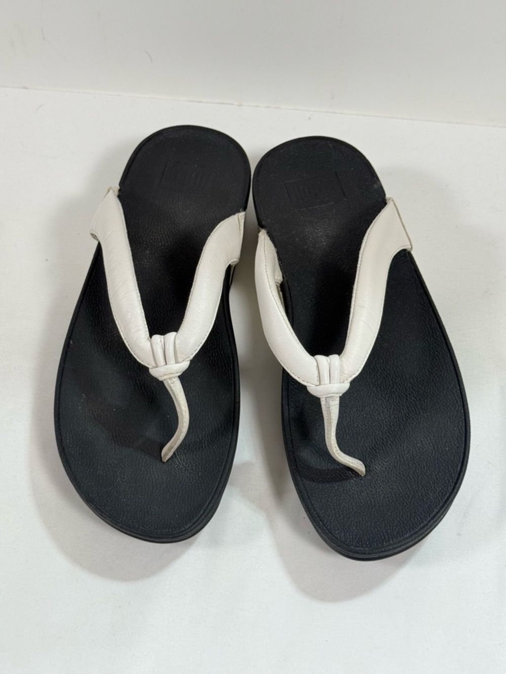 FITFLOP White platform thong sandals size 7